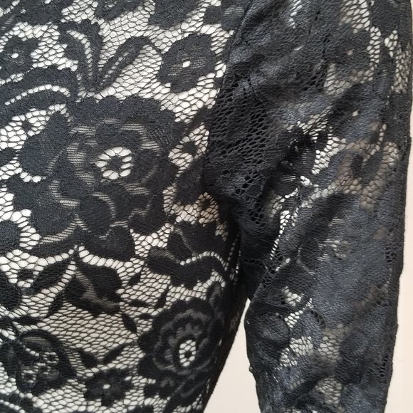 Fitted Black Lace Dress with lining - Picture 3 of 4